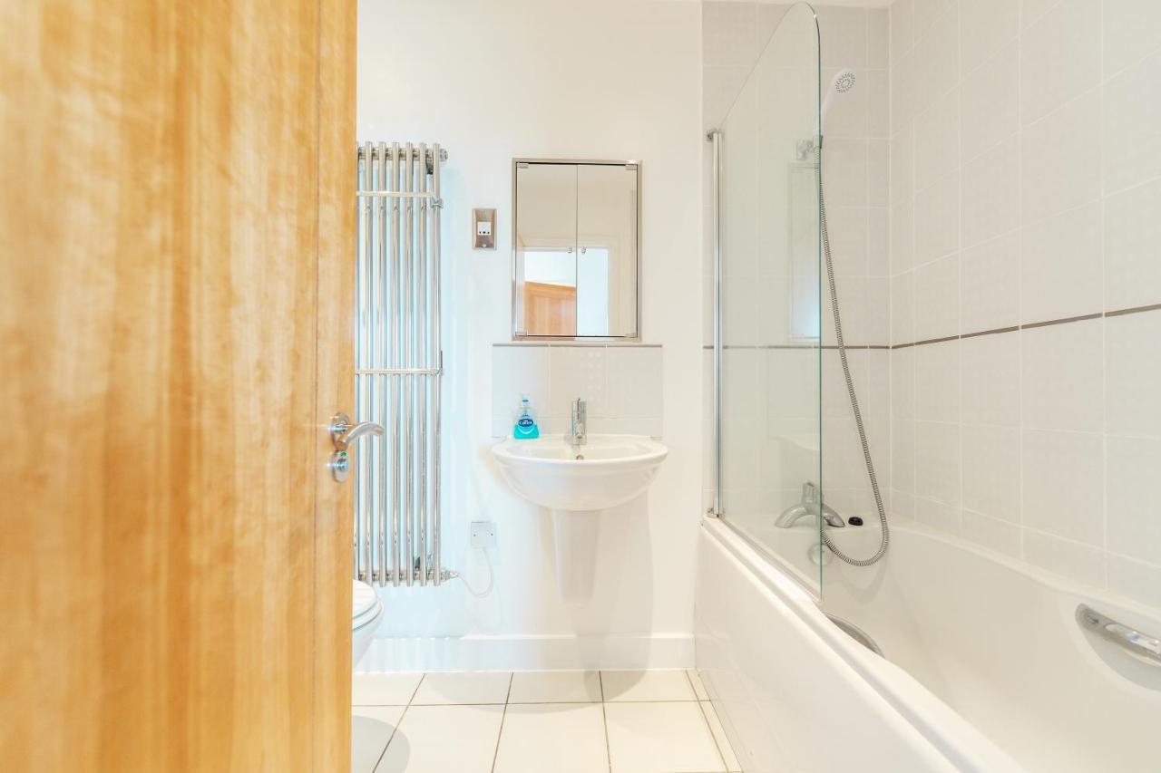 Premium Excel 3 & 2 Bedrooms 런던 외부 사진