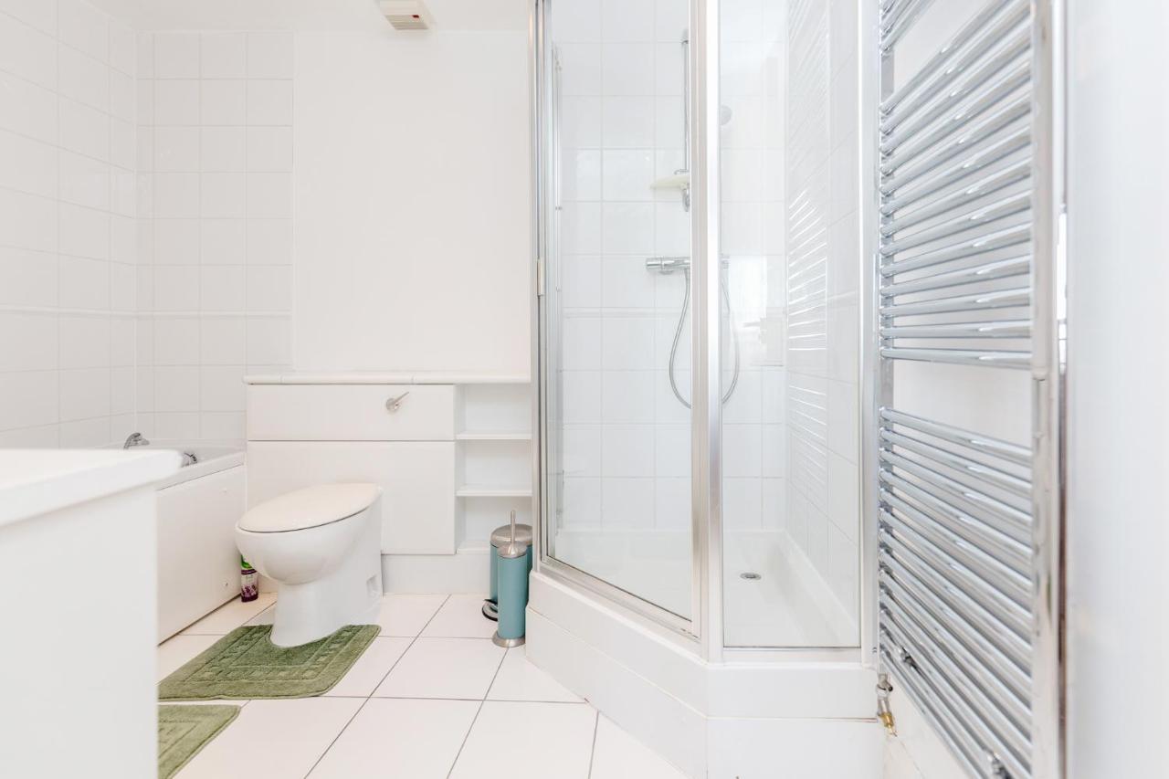 Premium Excel 3 & 2 Bedrooms 런던 외부 사진