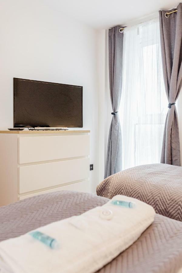 Premium Excel 3 & 2 Bedrooms 런던 외부 사진